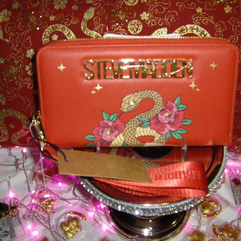 Steve Madden B Zip Large Red Wristlet Lunar New Year Of The Snake NWT - Picture 2 of 12
